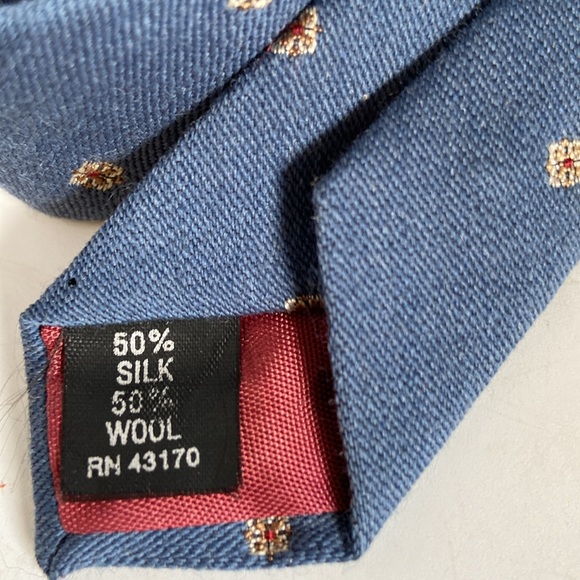 Arnie tie blue & tiny white and red. 56” long Could it be Arnie Palmer? - Picture 3 of 7